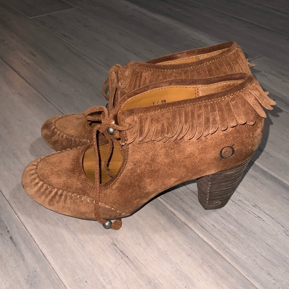 Born Brown Suede Fringe Moccasin Stacked 3” Heel Booties Size 7 Ex Condi… - Picture 3 of 16